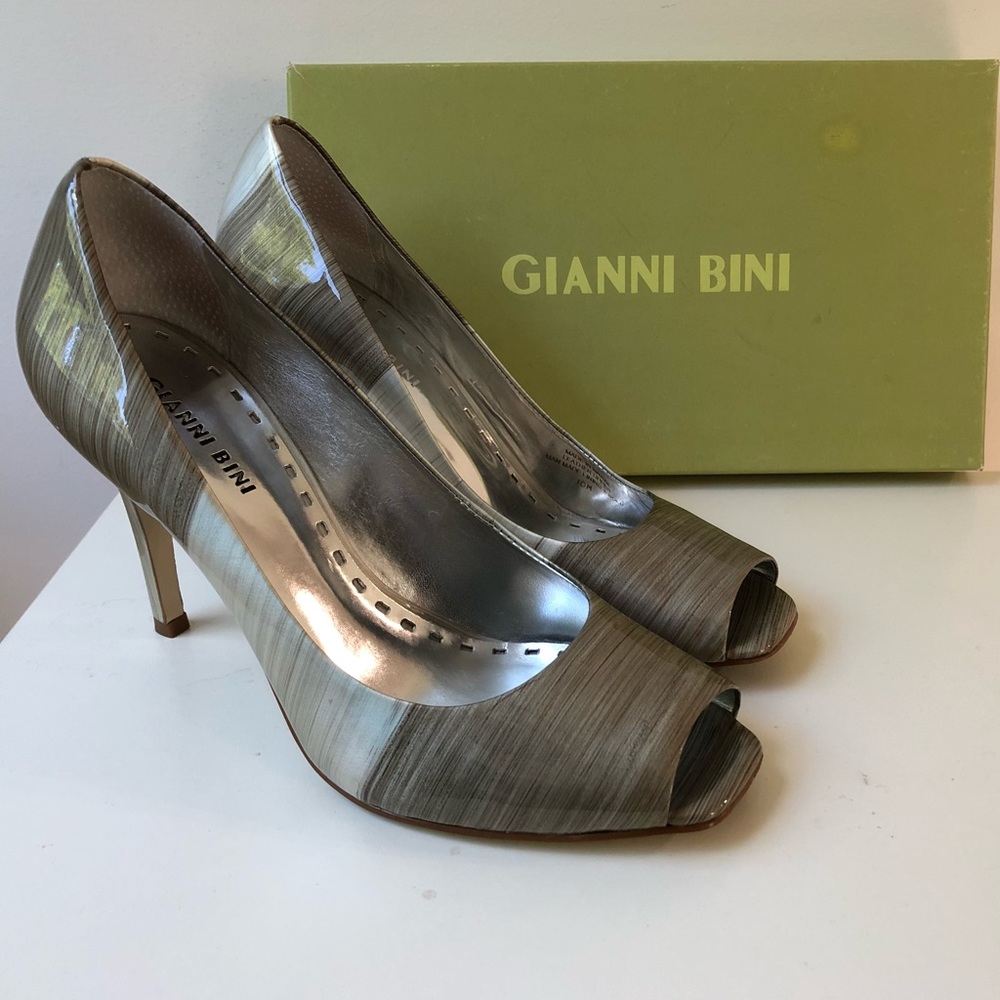 Gianni Bini Stellar Silver pump